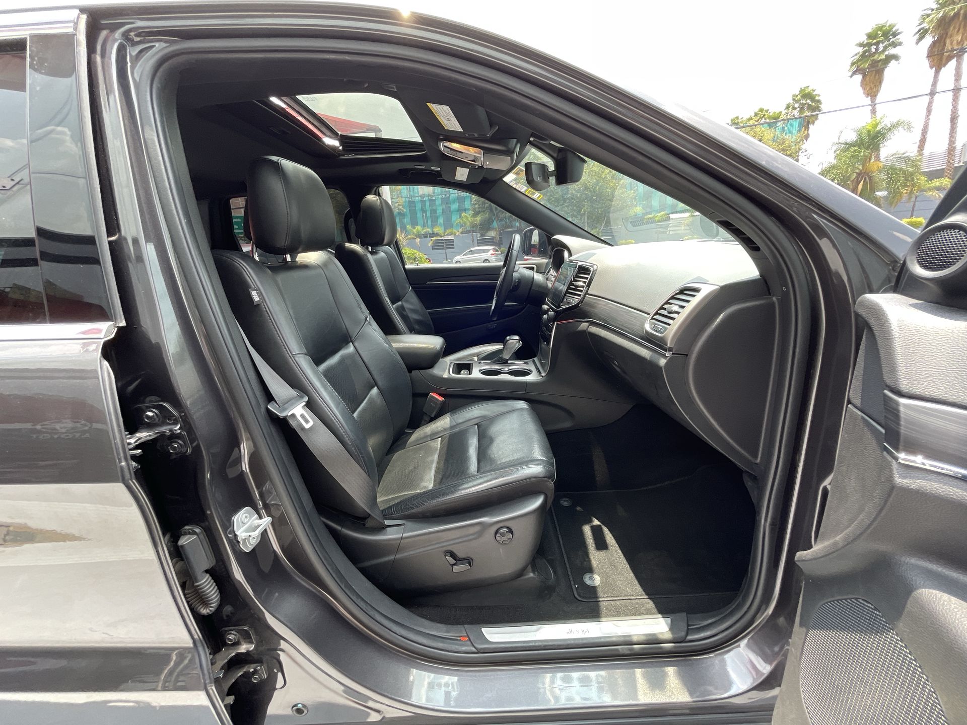 2021 Jeep GRAND CHEROKEE LIMITED LUJO V6