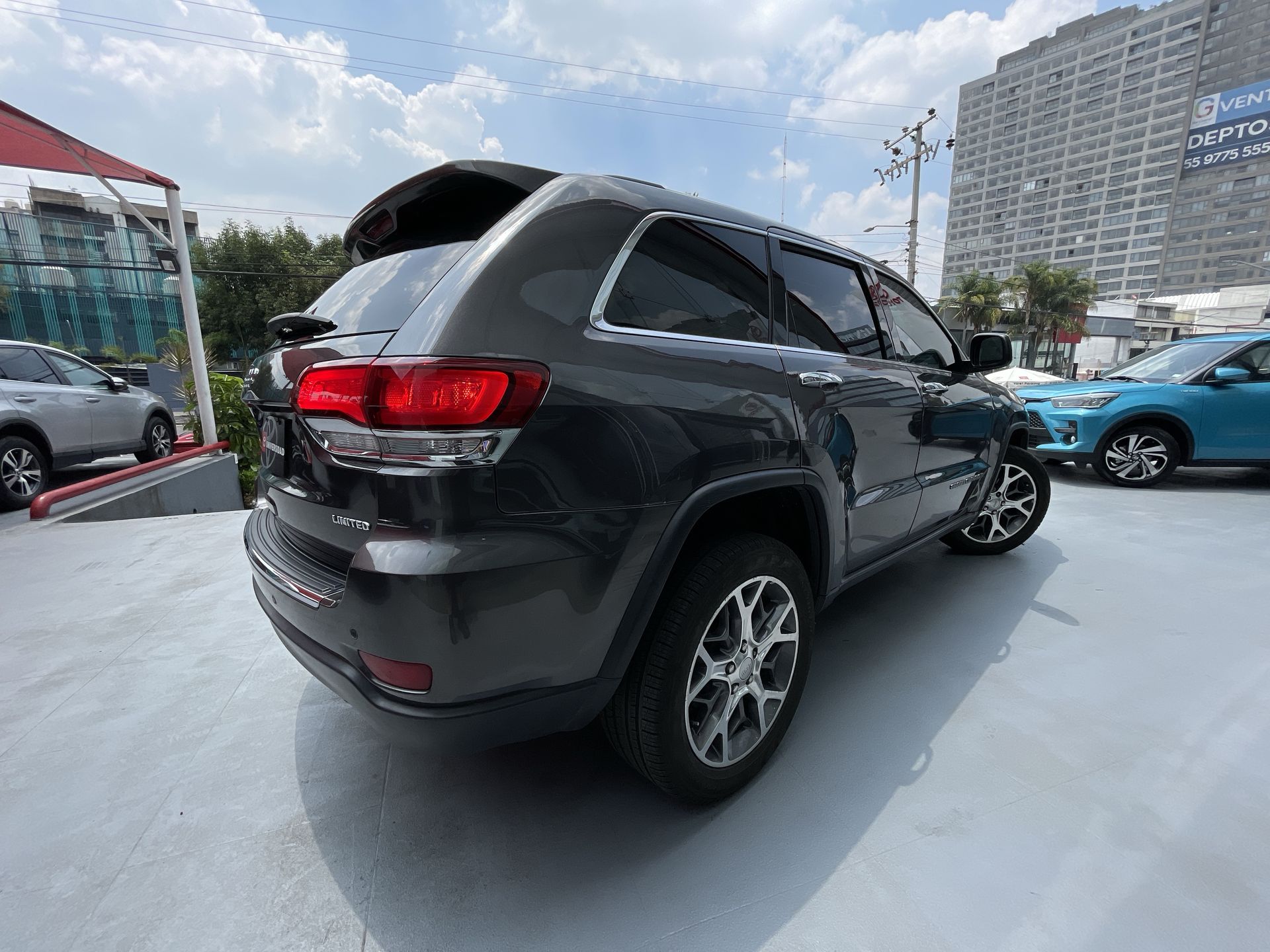 2021 Jeep GRAND CHEROKEE LIMITED LUJO V6