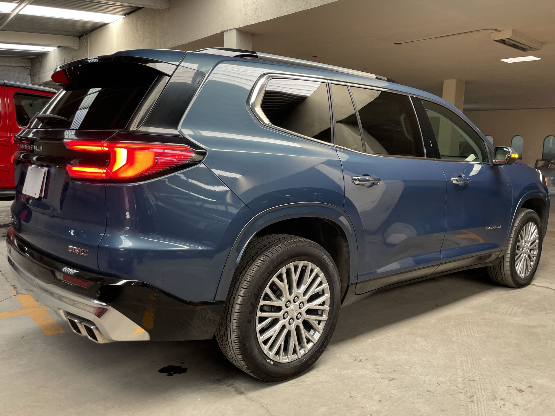 2024 GMC ACADIA DENALI G