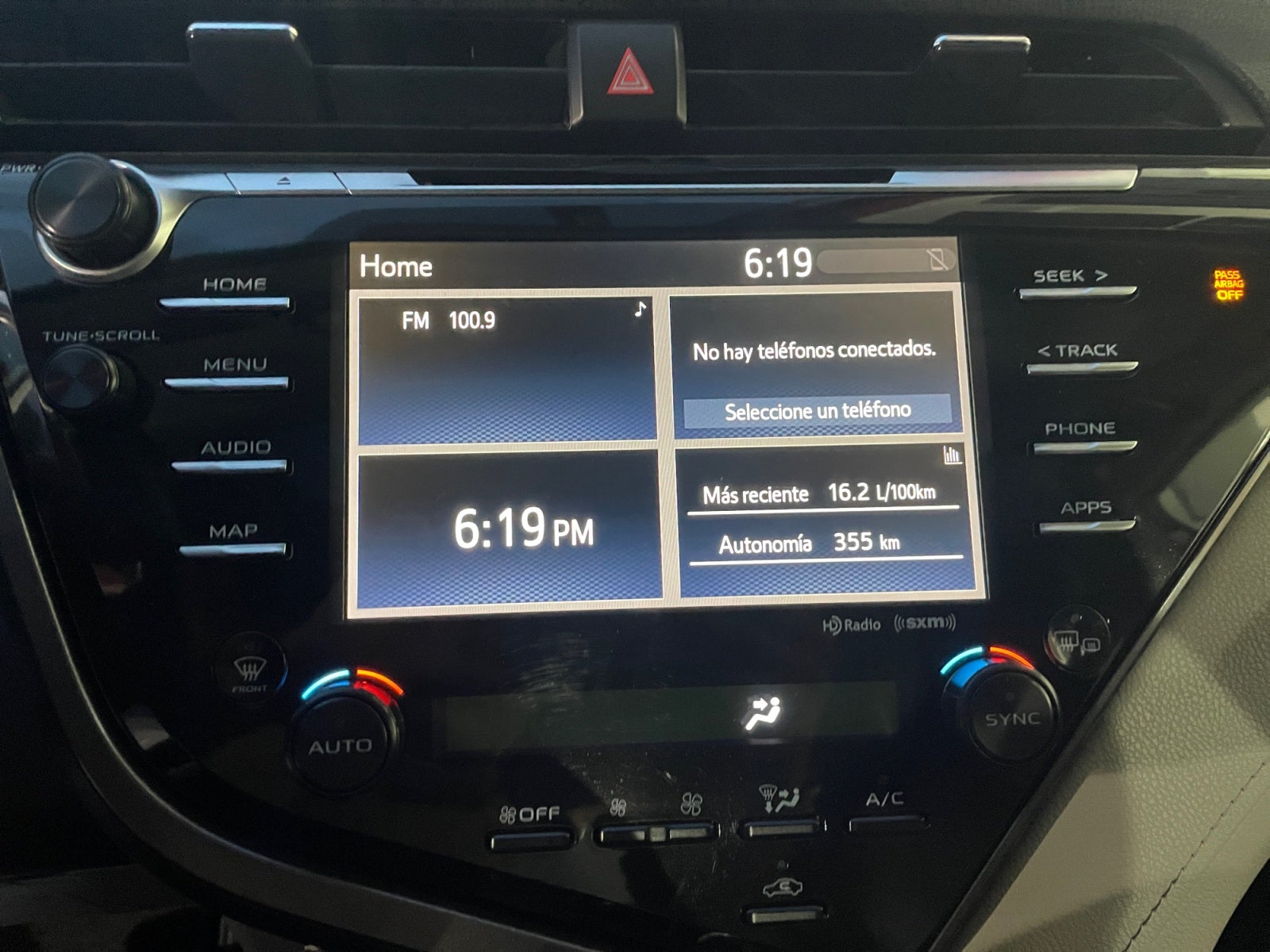 2019 Toyota CAMRY XLE