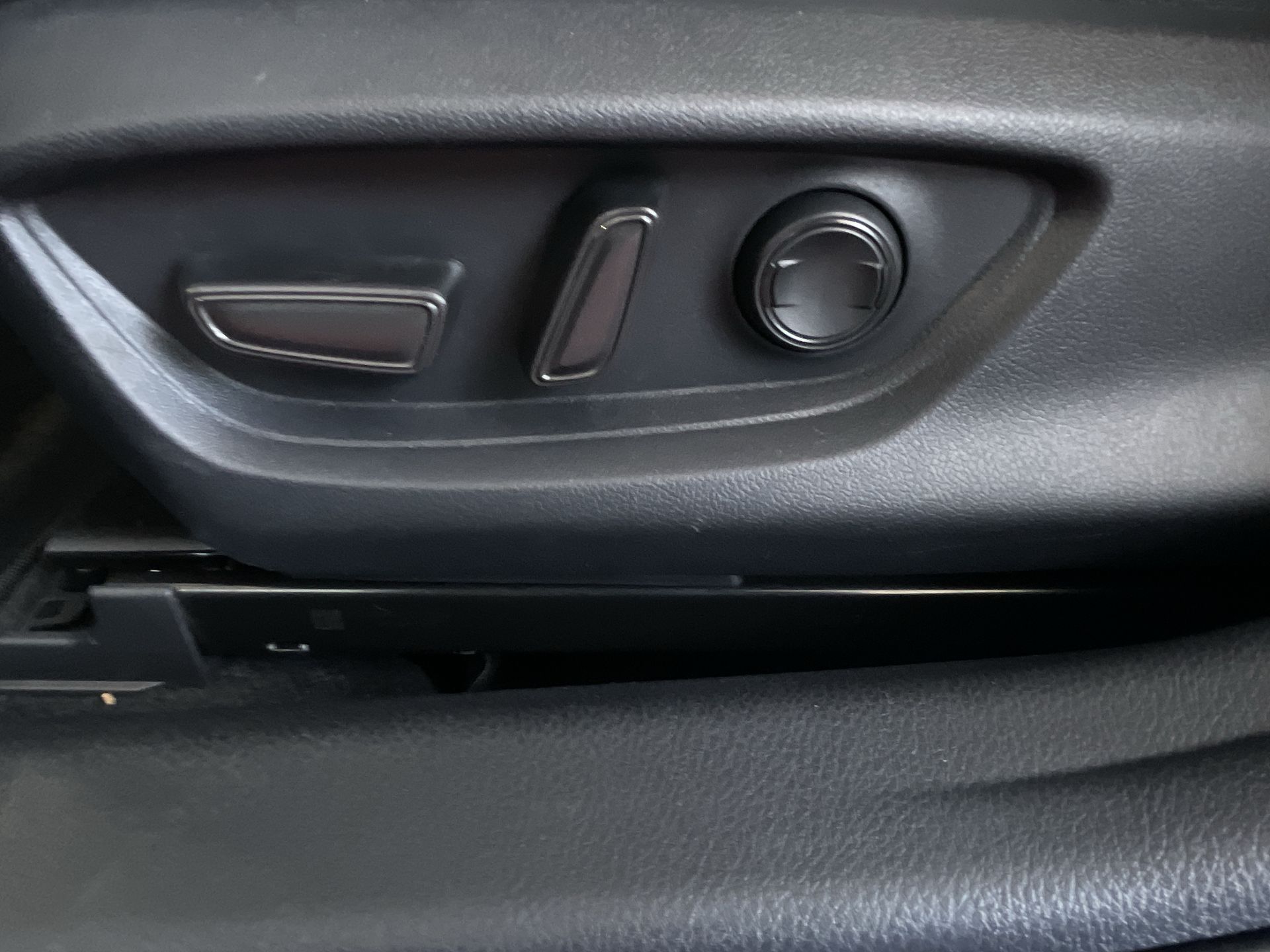 2025 Toyota CAMRY XSE BI-TONE HEV