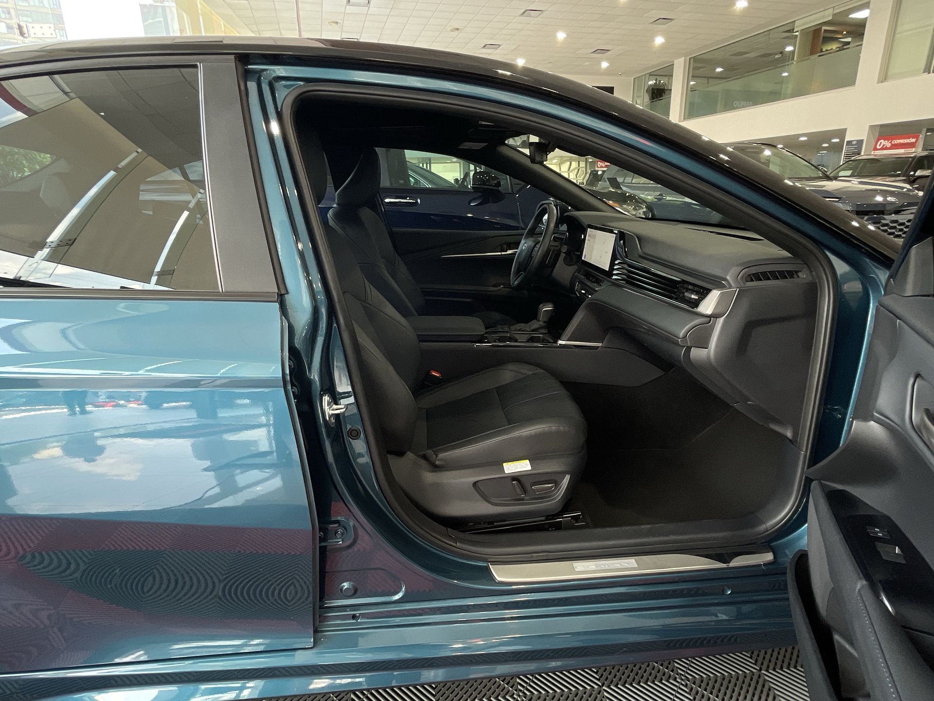 2025 Toyota CAMRY XSE BI-TONE HEV