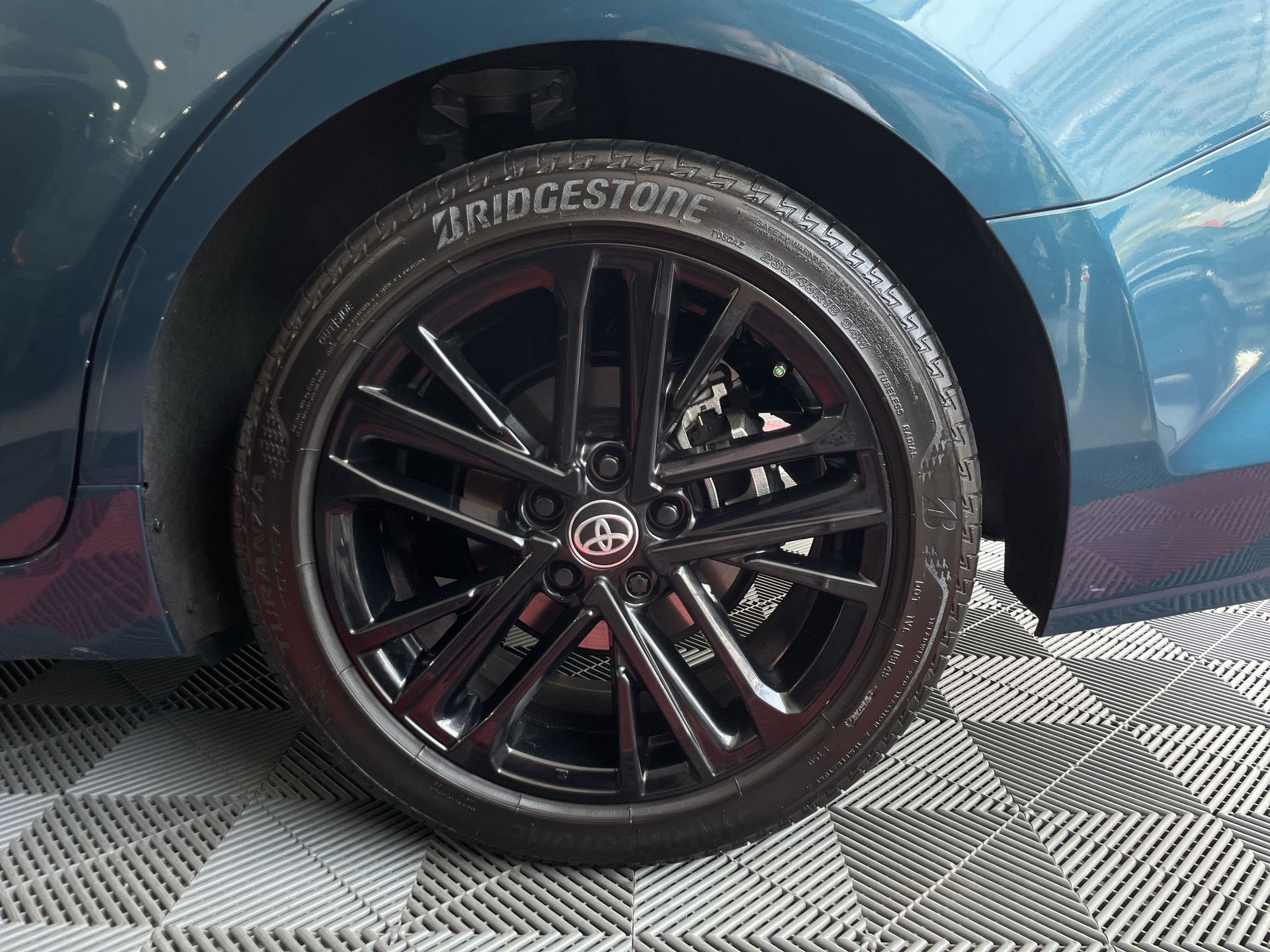 2025 Toyota CAMRY XSE BI-TONE HEV