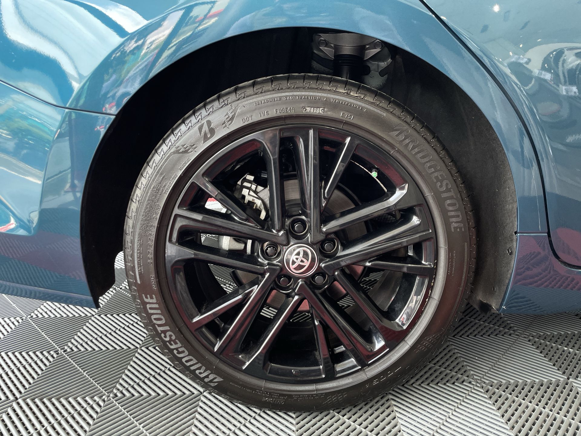 2025 Toyota CAMRY XSE BI-TONE HEV