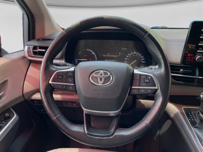 2021 Toyota SIENNA XLE