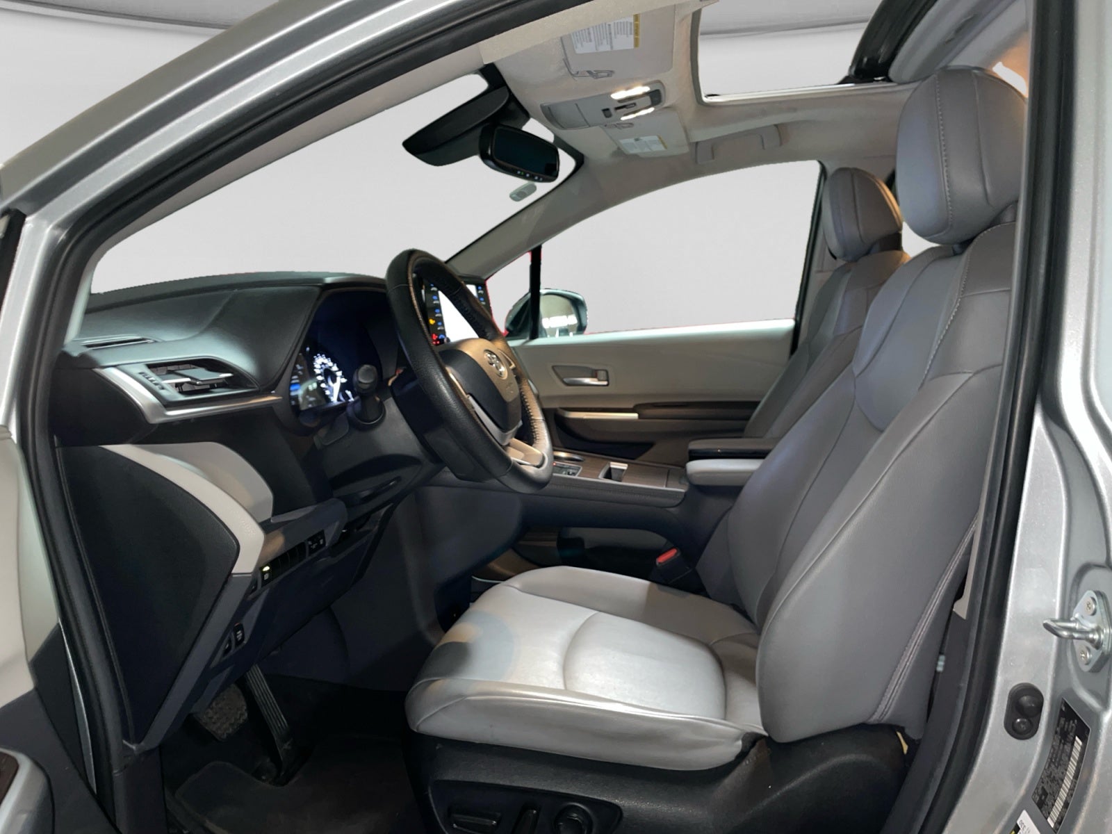 2023 Toyota SIENNA XLE PIEL