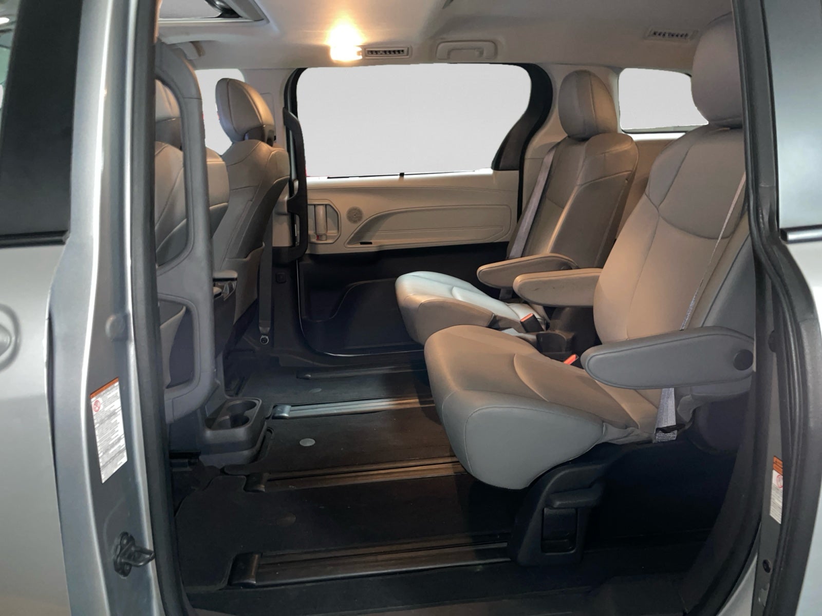2023 Toyota SIENNA XLE PIEL