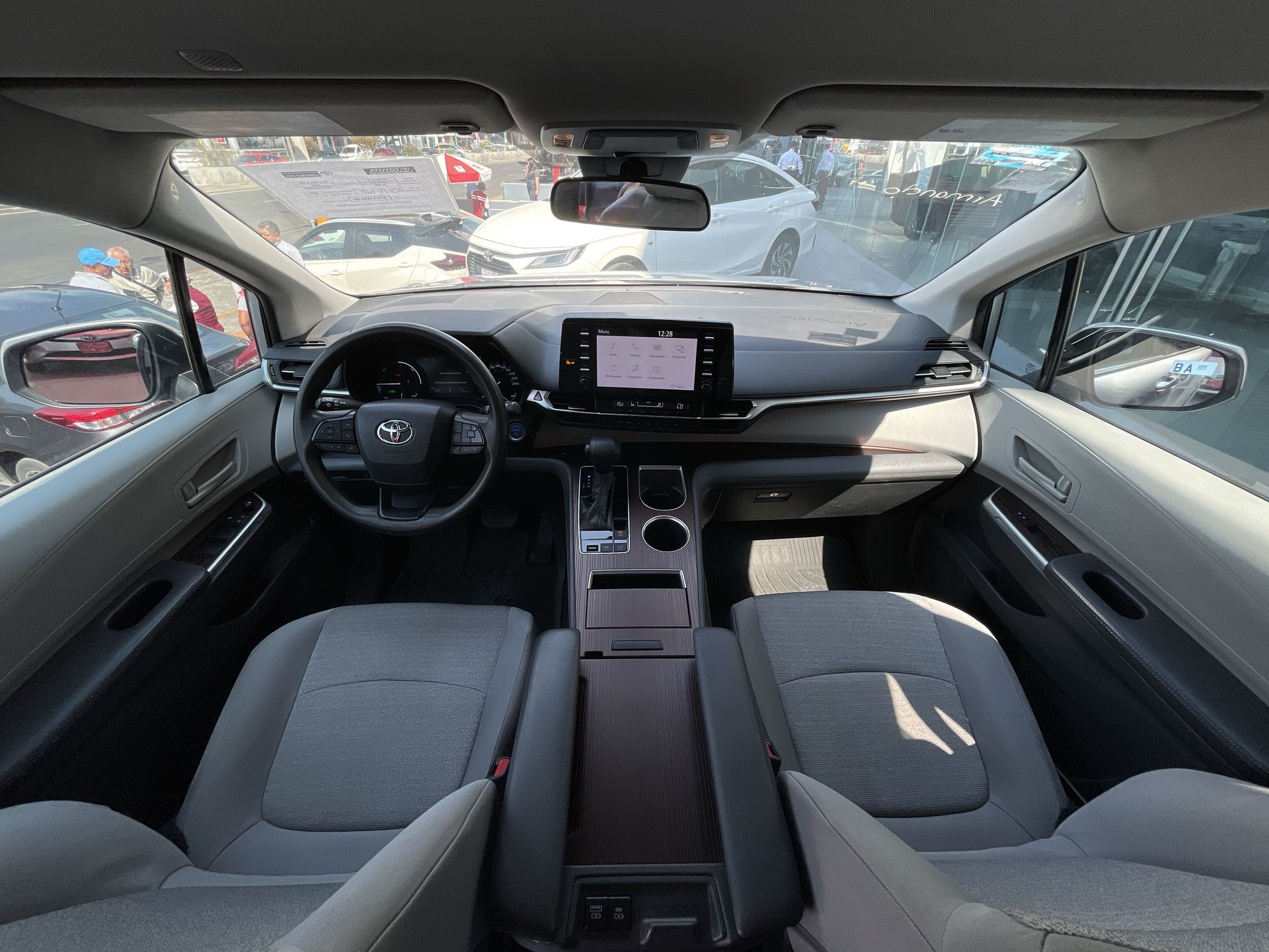 2022 Toyota SIENNA LE