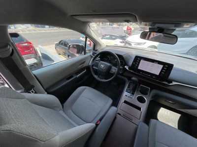 2022 Toyota SIENNA LE