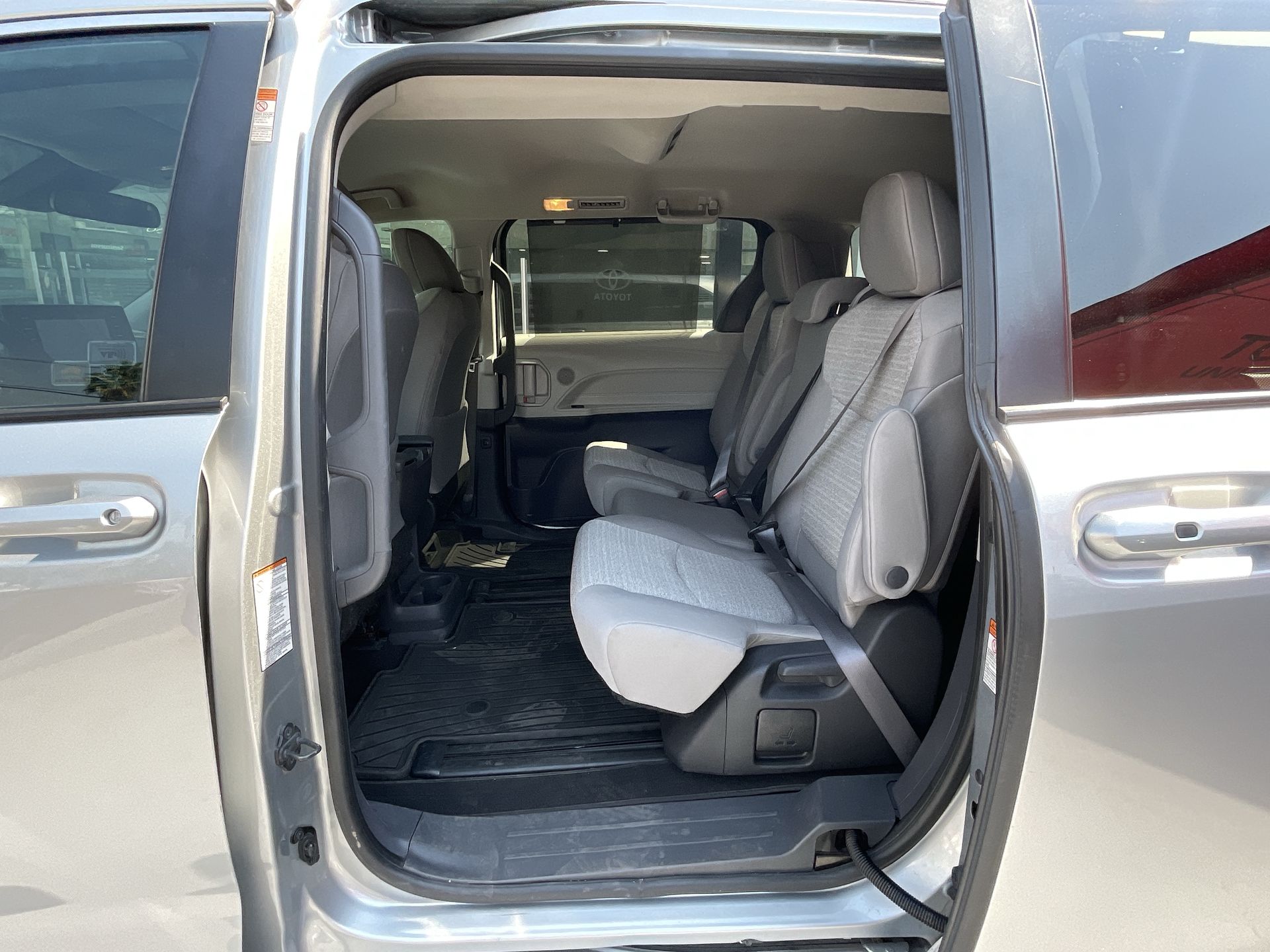 2022 Toyota SIENNA LE