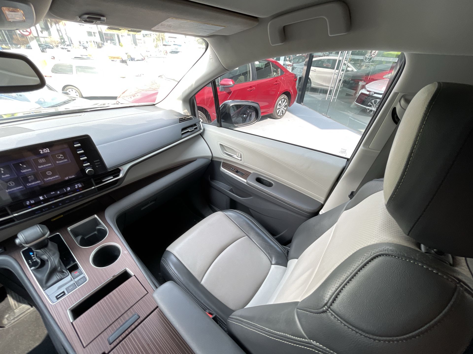 2022 Toyota SIENNA XLE