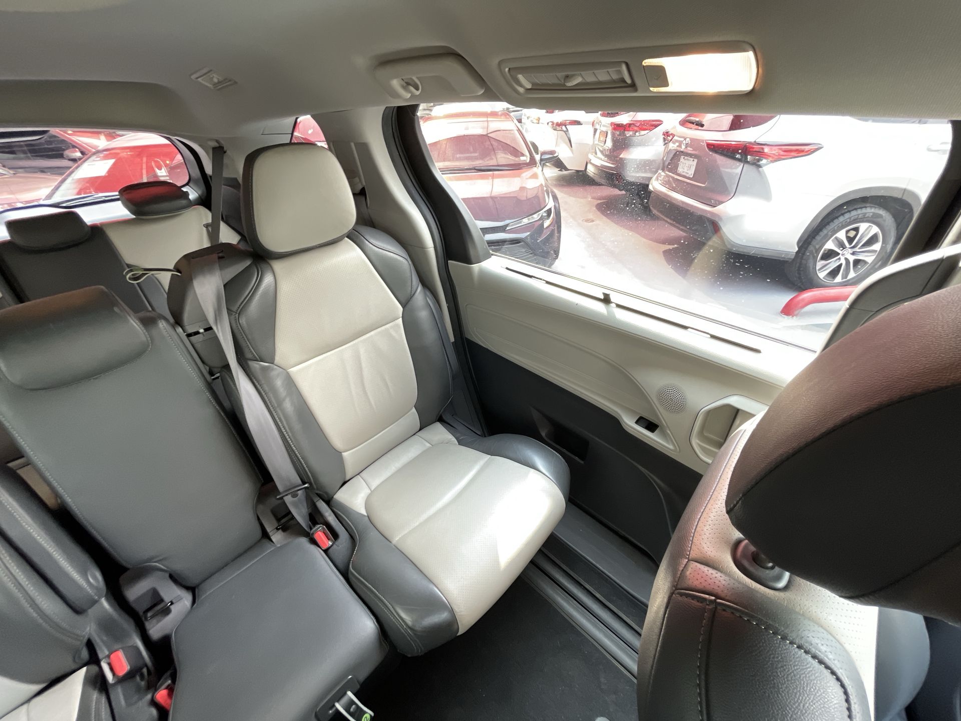 2022 Toyota SIENNA XLE