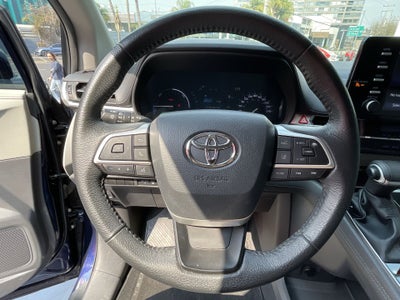 2022 Toyota SIENNA XLE