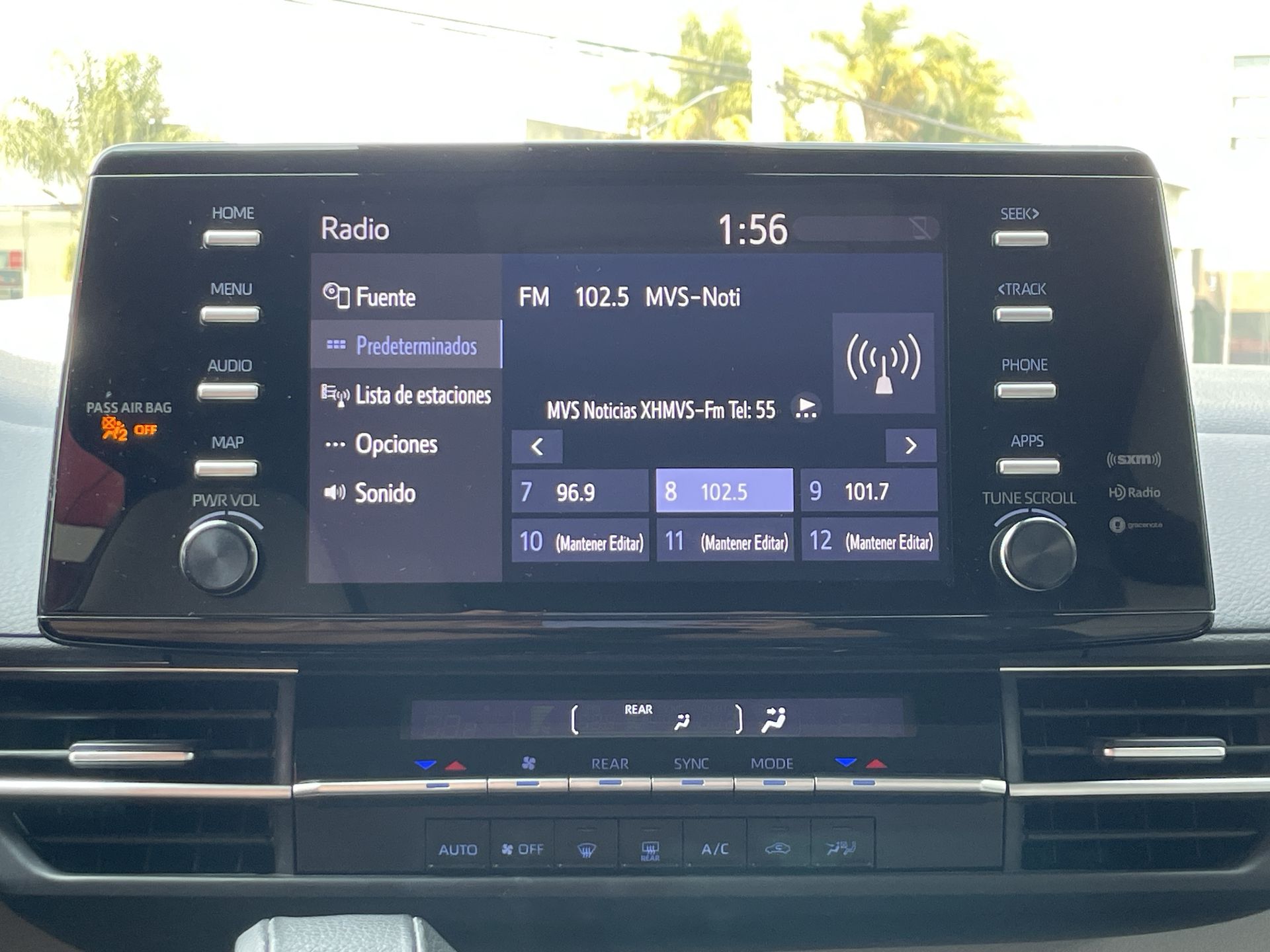 2022 Toyota SIENNA XLE