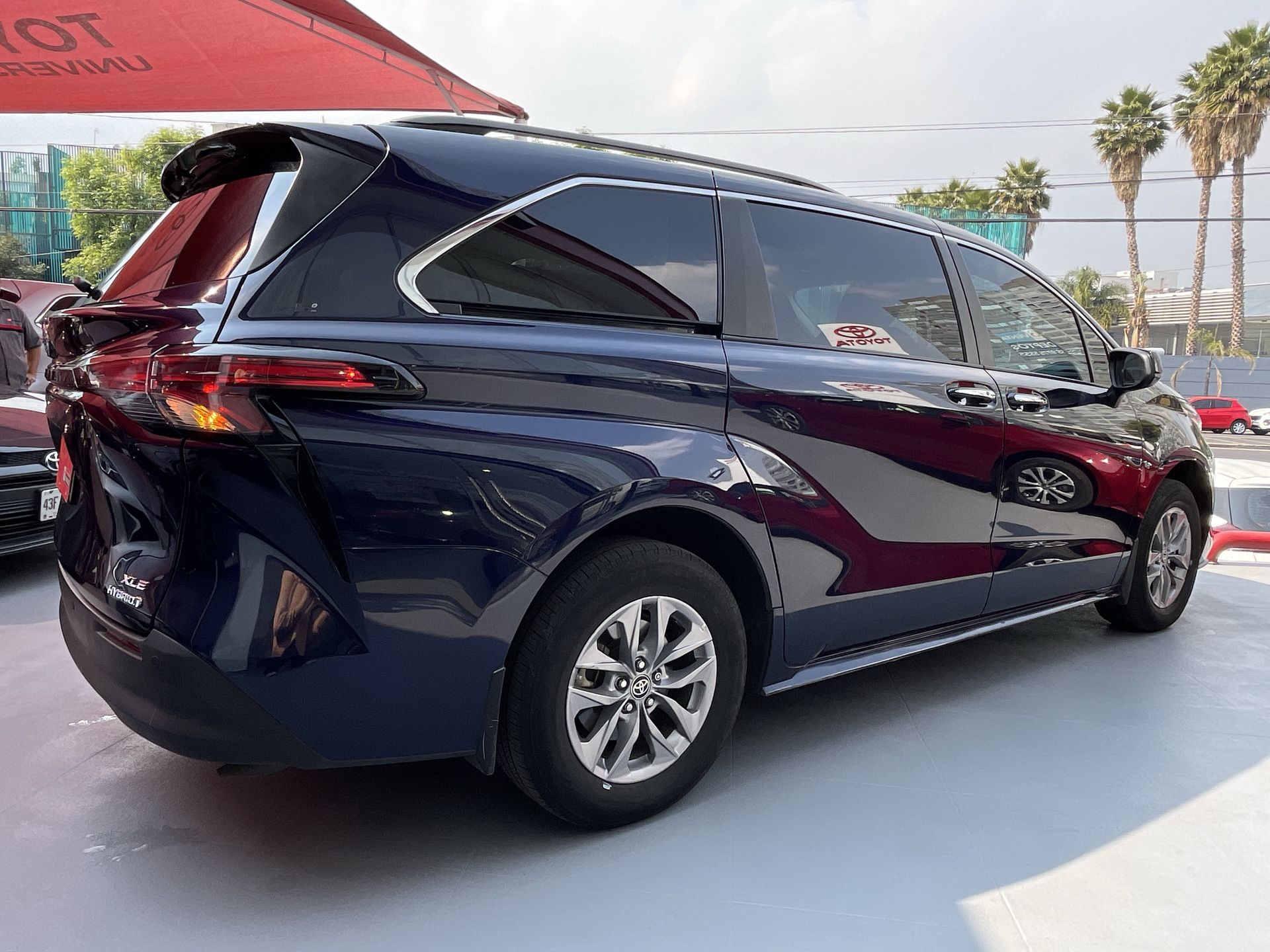2022 Toyota SIENNA XLE