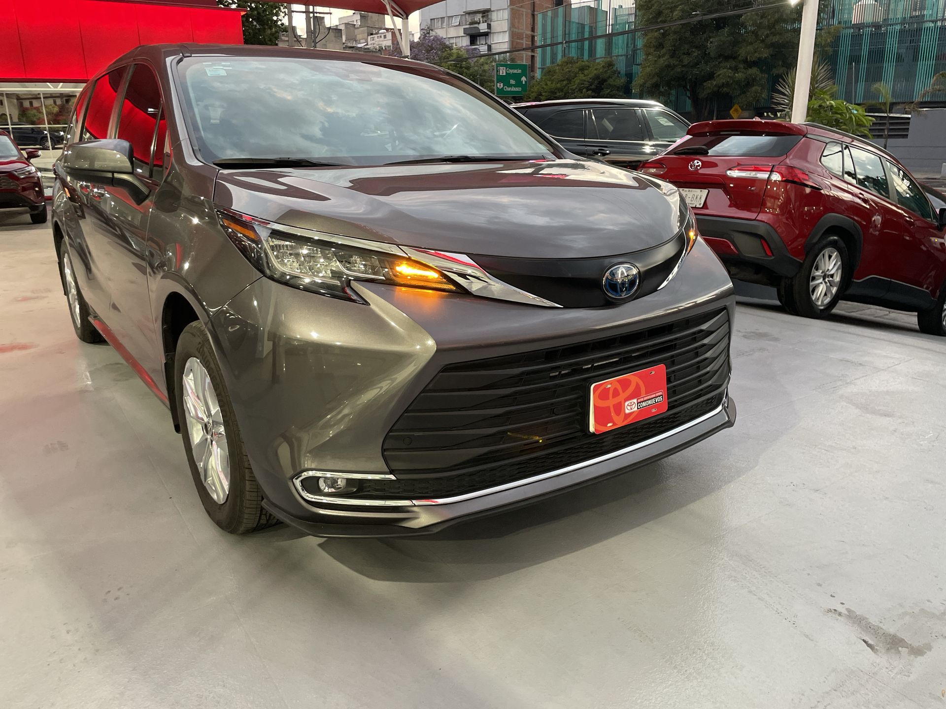 2022 Toyota SIENNA XLE PIEL