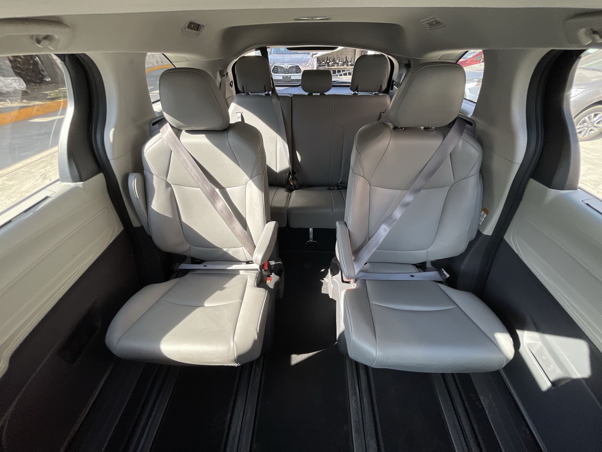 2022 Toyota SIENNA XLE PIEL