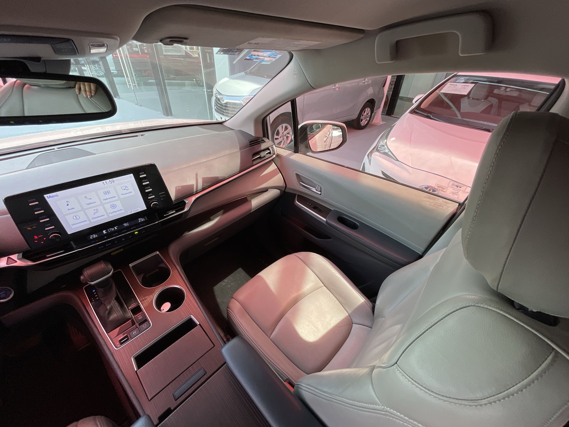 2022 Toyota SIENNA XLE