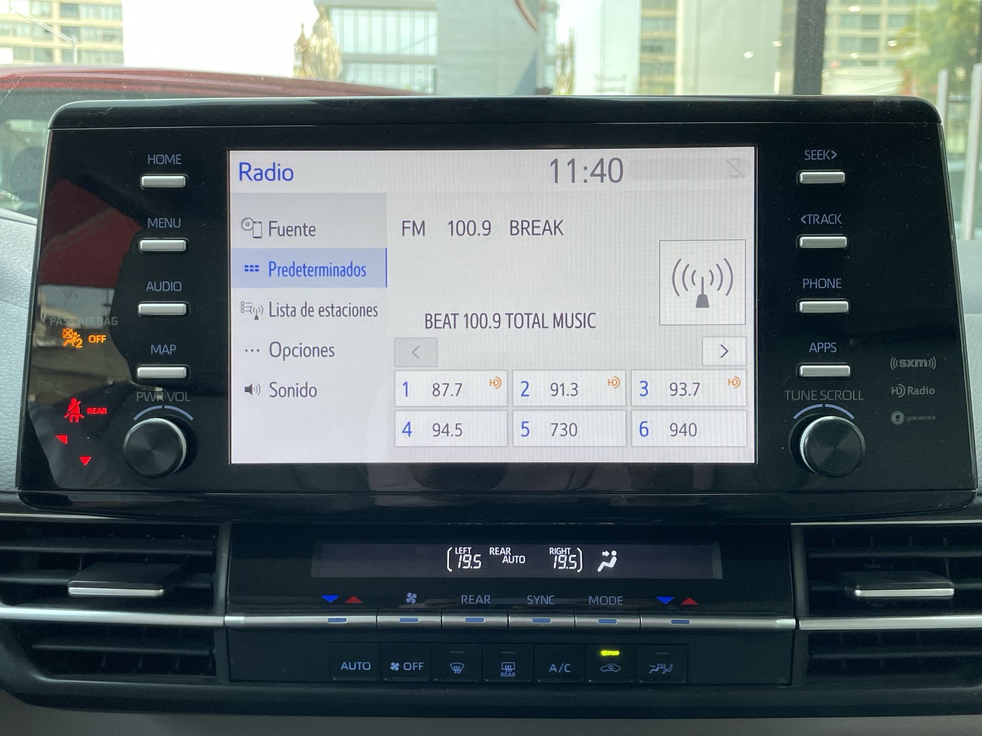 2022 Toyota SIENNA XLE