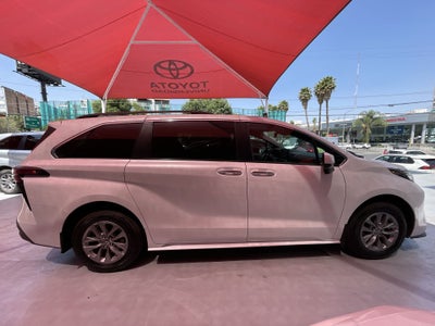 2022 Toyota SIENNA XLE