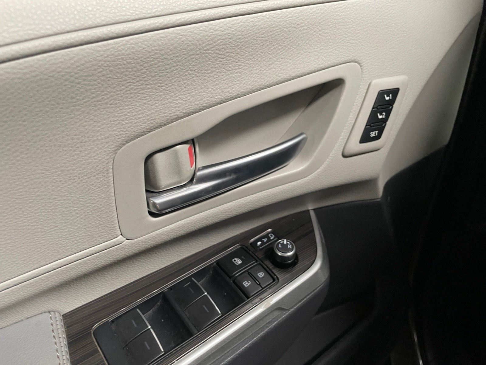 2023 Toyota SIENNA LIMITED