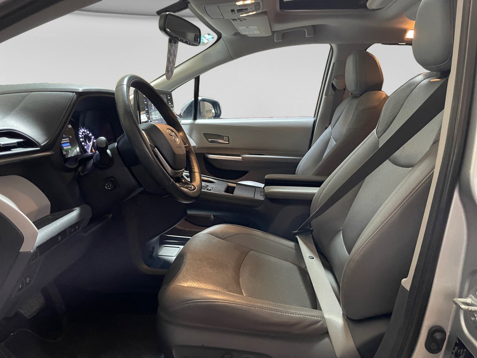 2021 Toyota SIENNA LIMITED