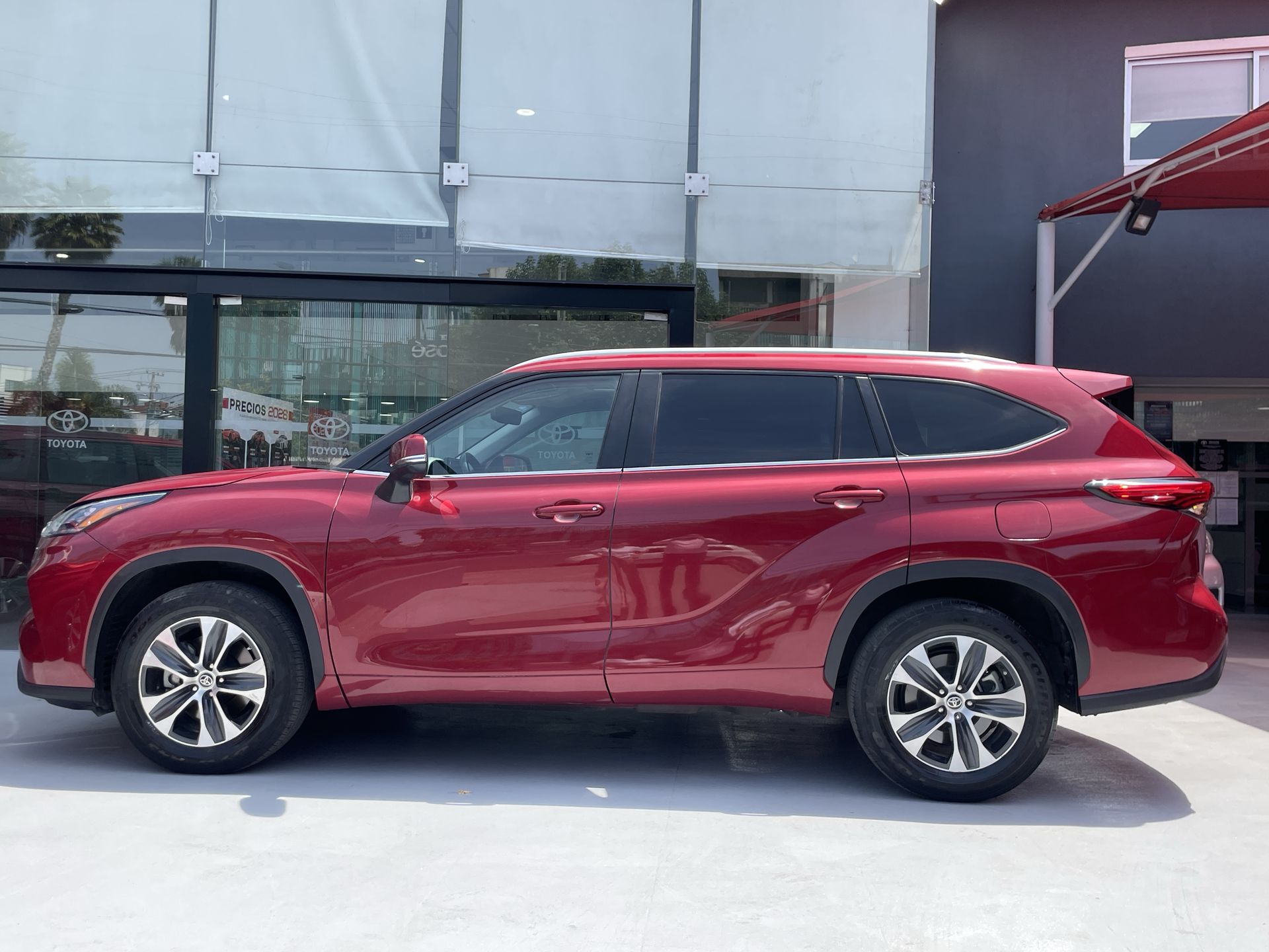 2023 Toyota HIGHLANDER XLE