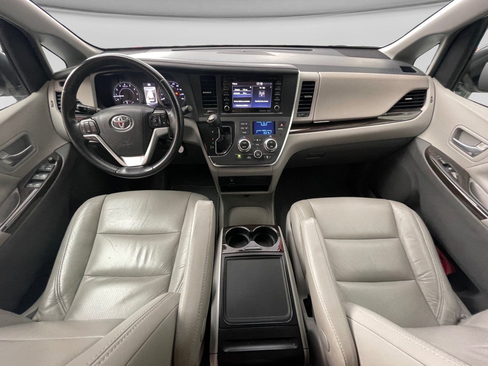 2019 Toyota SIENNA XLE