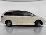 2019 Toyota SIENNA XLE