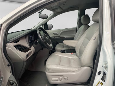 2019 Toyota SIENNA XLE
