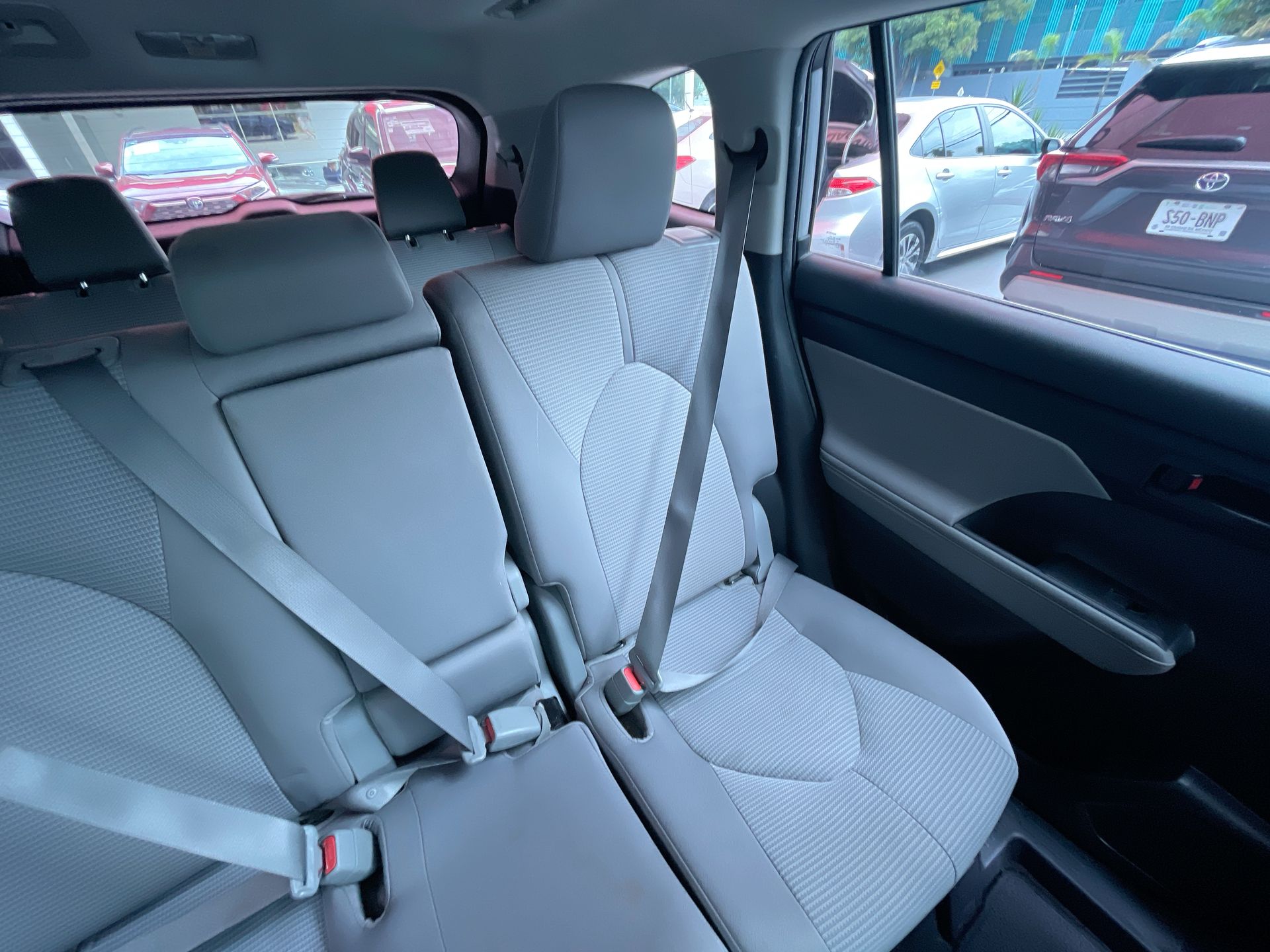 2021 Toyota HIGHLANDER LE