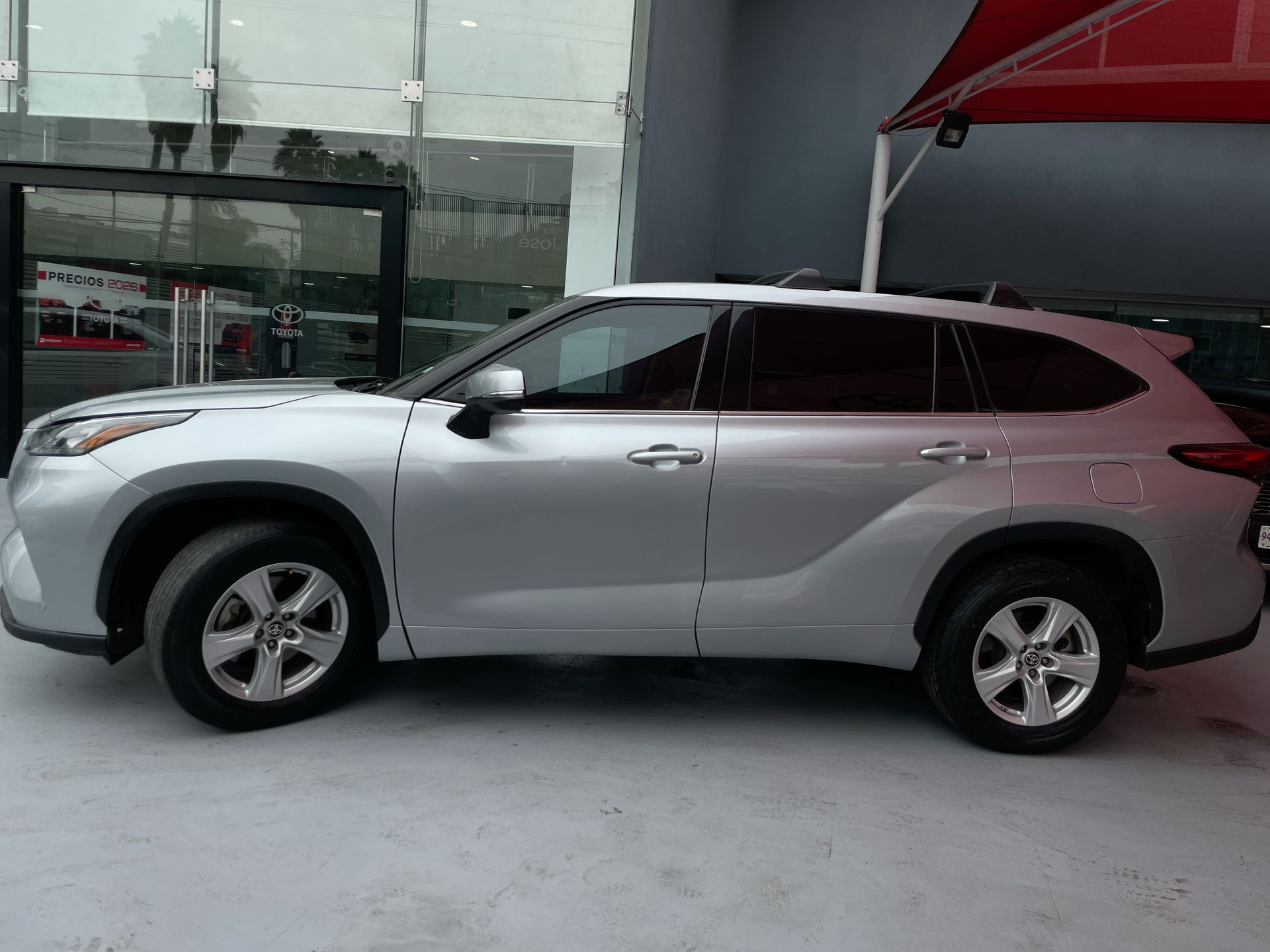 2021 Toyota HIGHLANDER LE