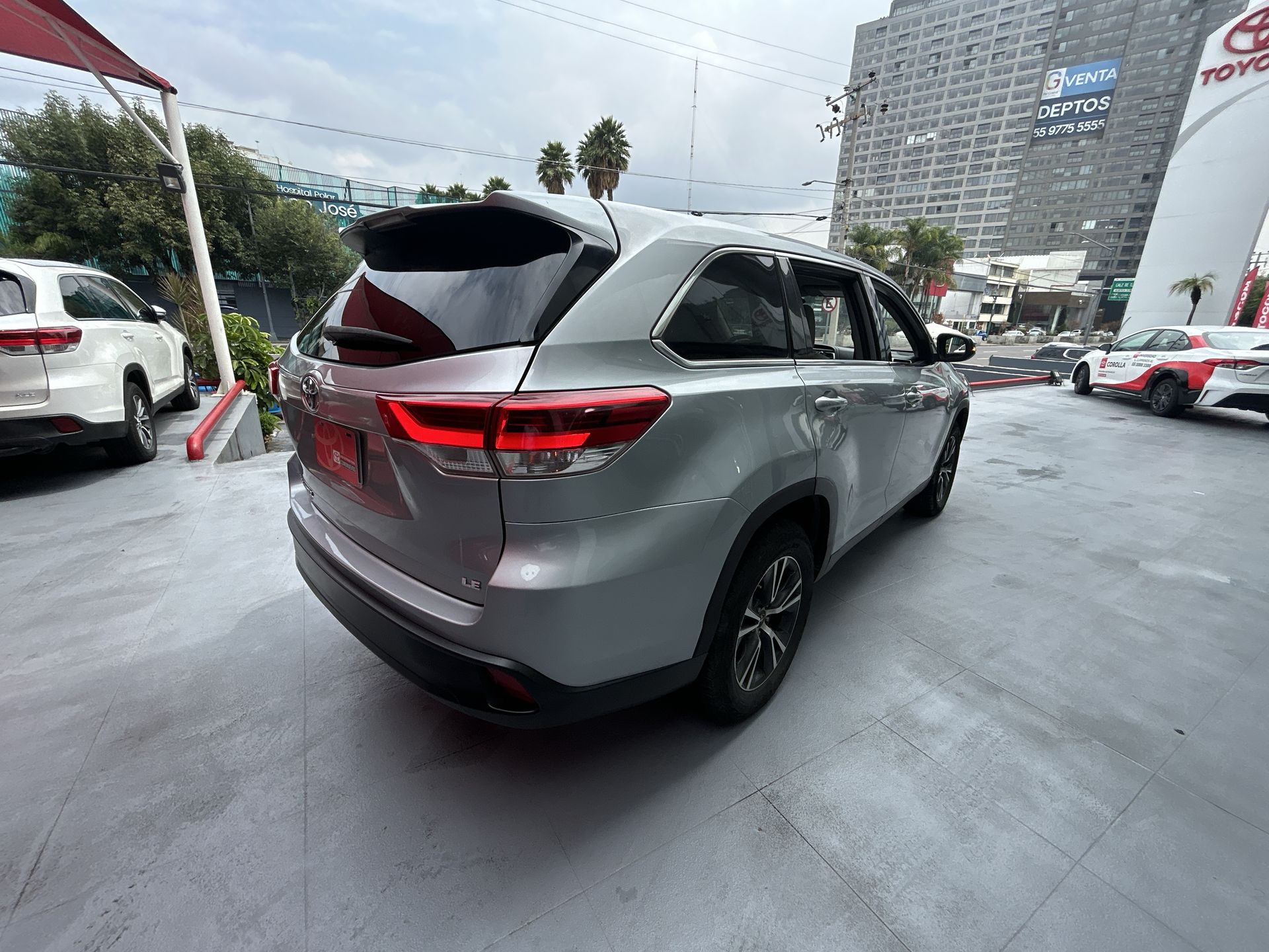 2019 Toyota HIGHLANDER LE
