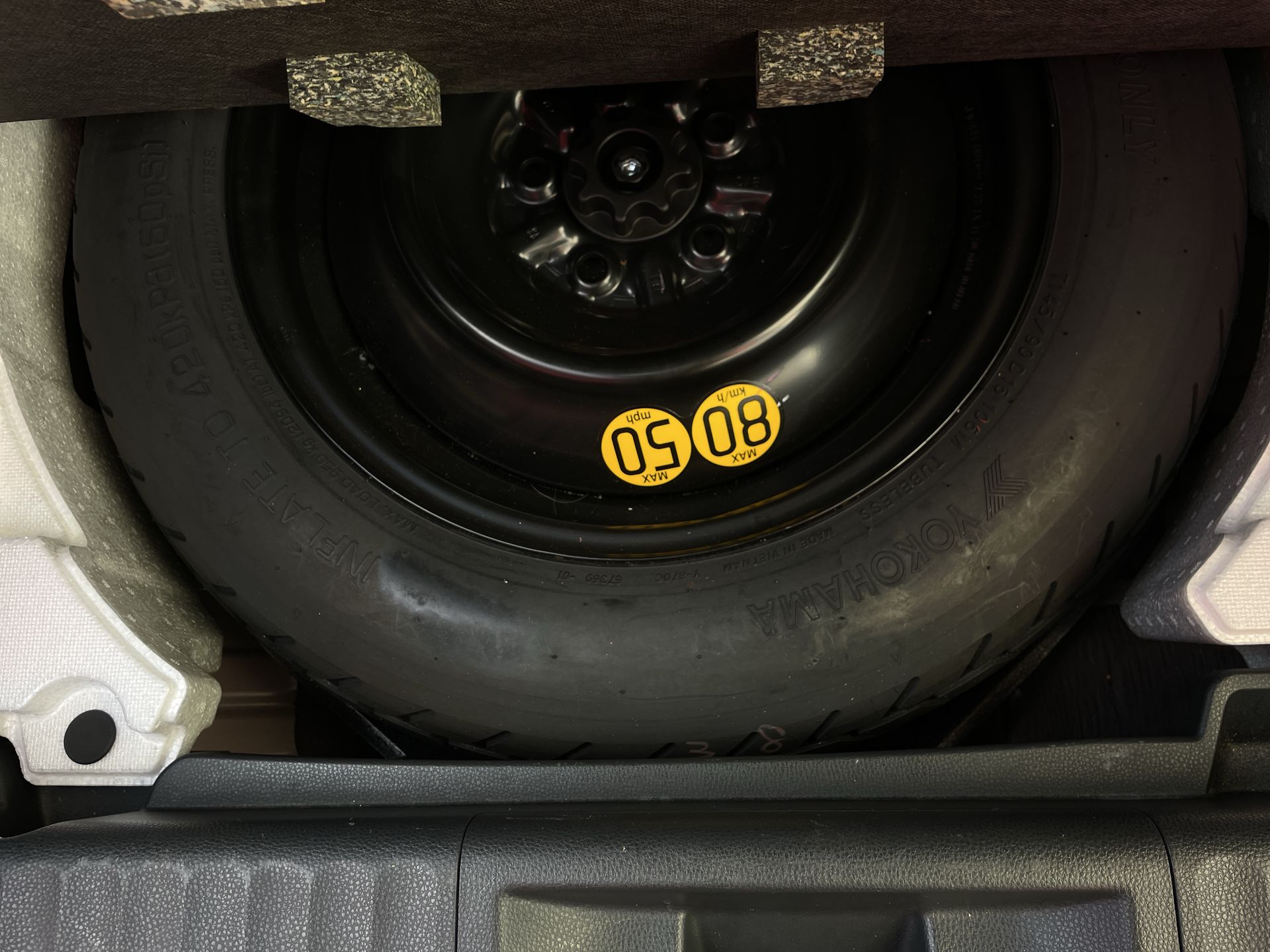 2023 Toyota PRIUS BASE BASE