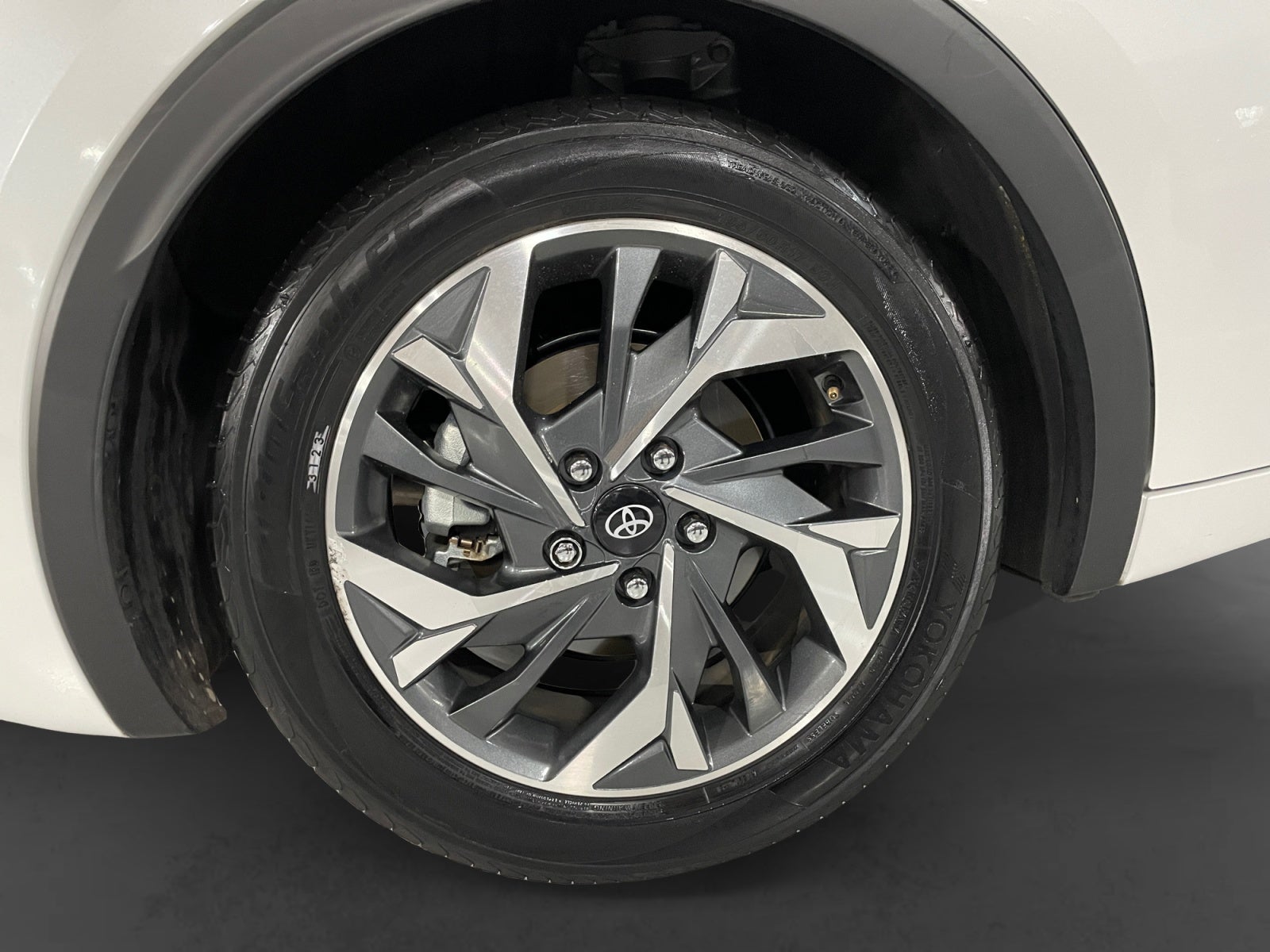 2023 Toyota PRIUS BASE PREMIUM