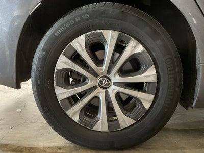 2022 Toyota PRIUS BASE