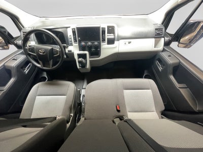 2025 Toyota HIACE VENTANAS SUPERLARGA