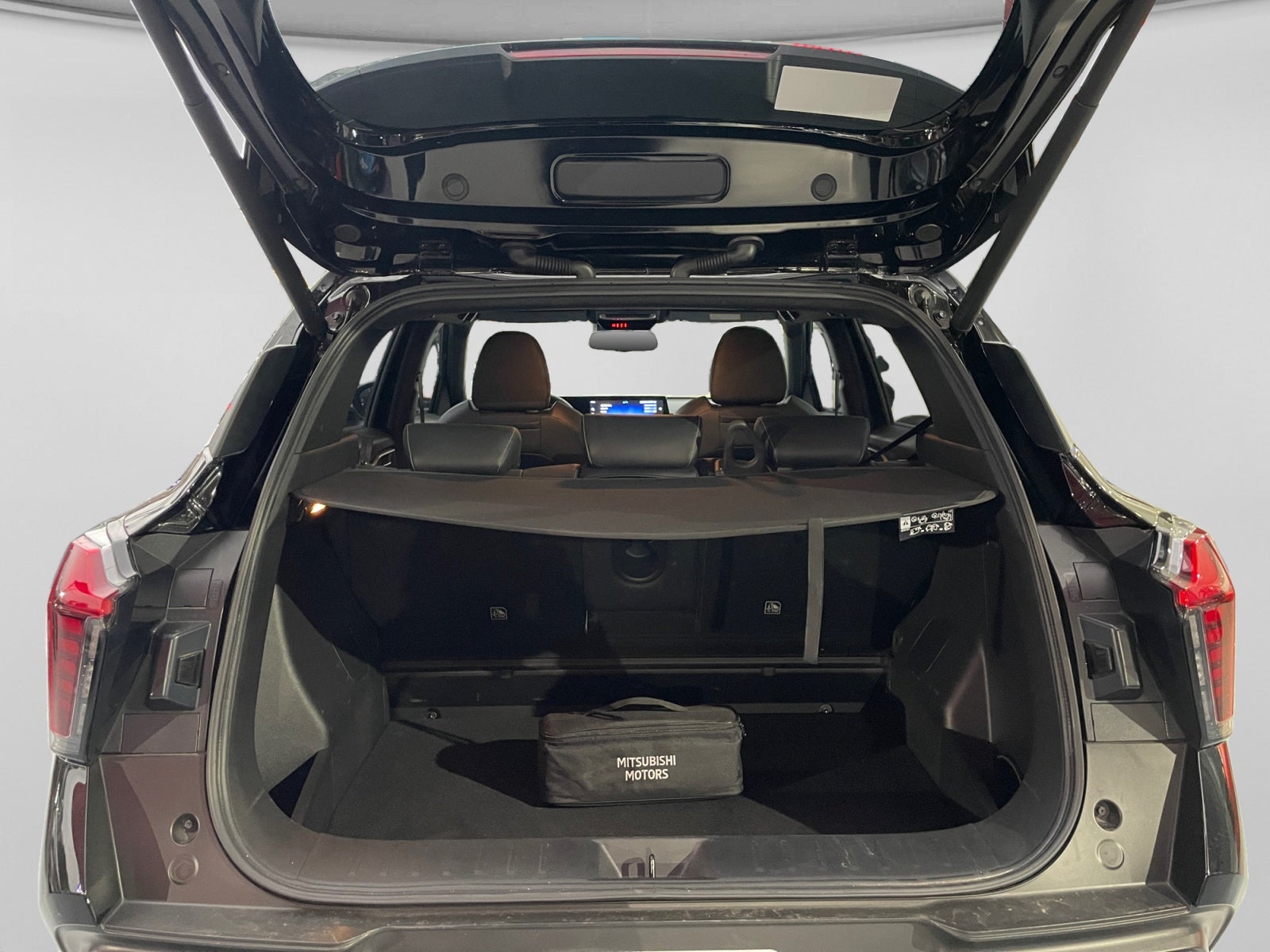 2025 Mitsubishi OUTLANDER SE PLUS