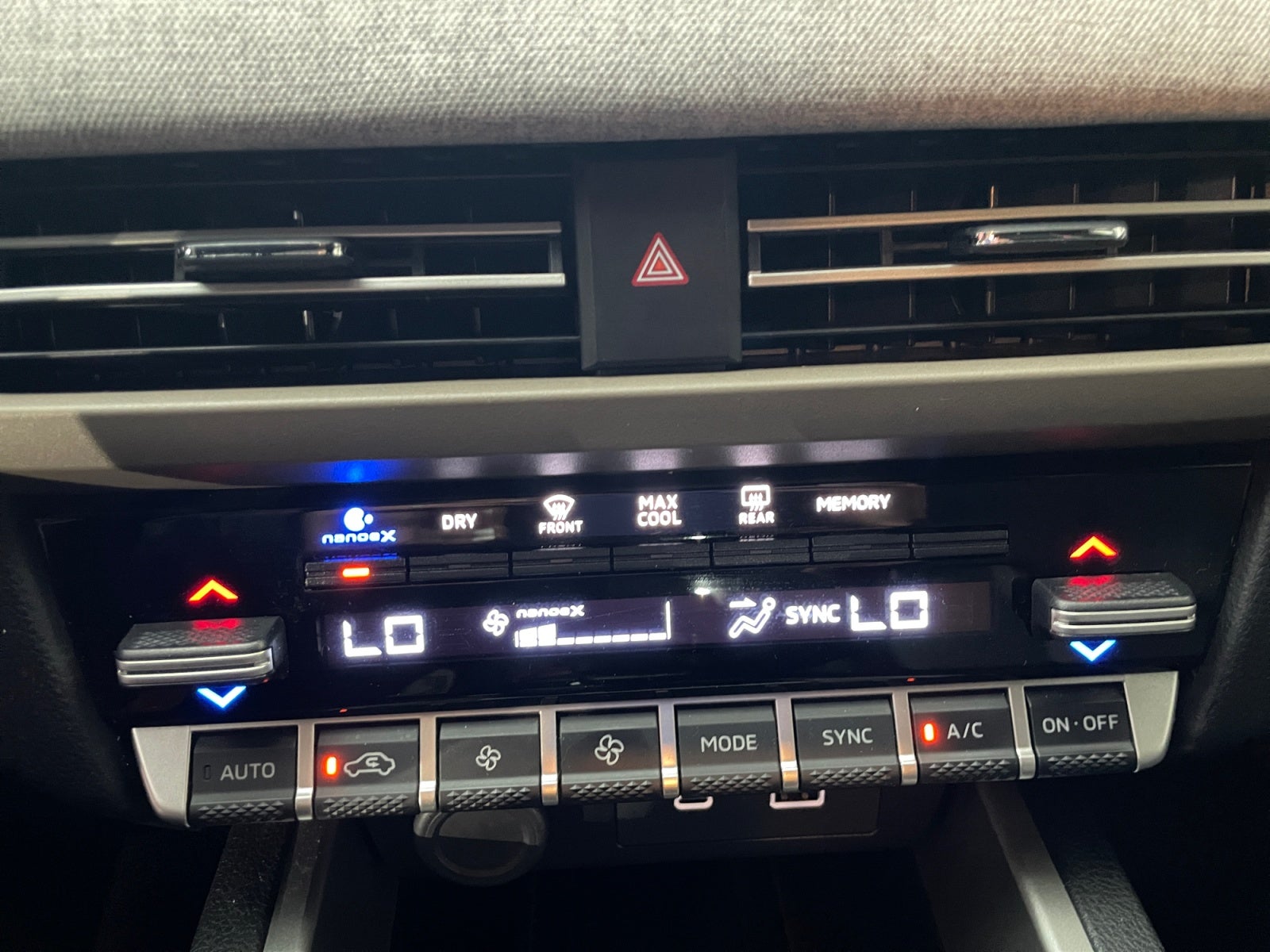 2025 Mitsubishi OUTLANDER SE PLUS