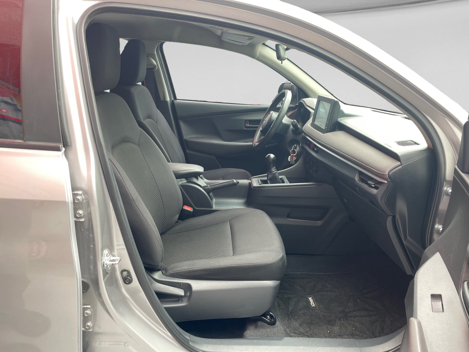 2023 Toyota YARIS BASE MT