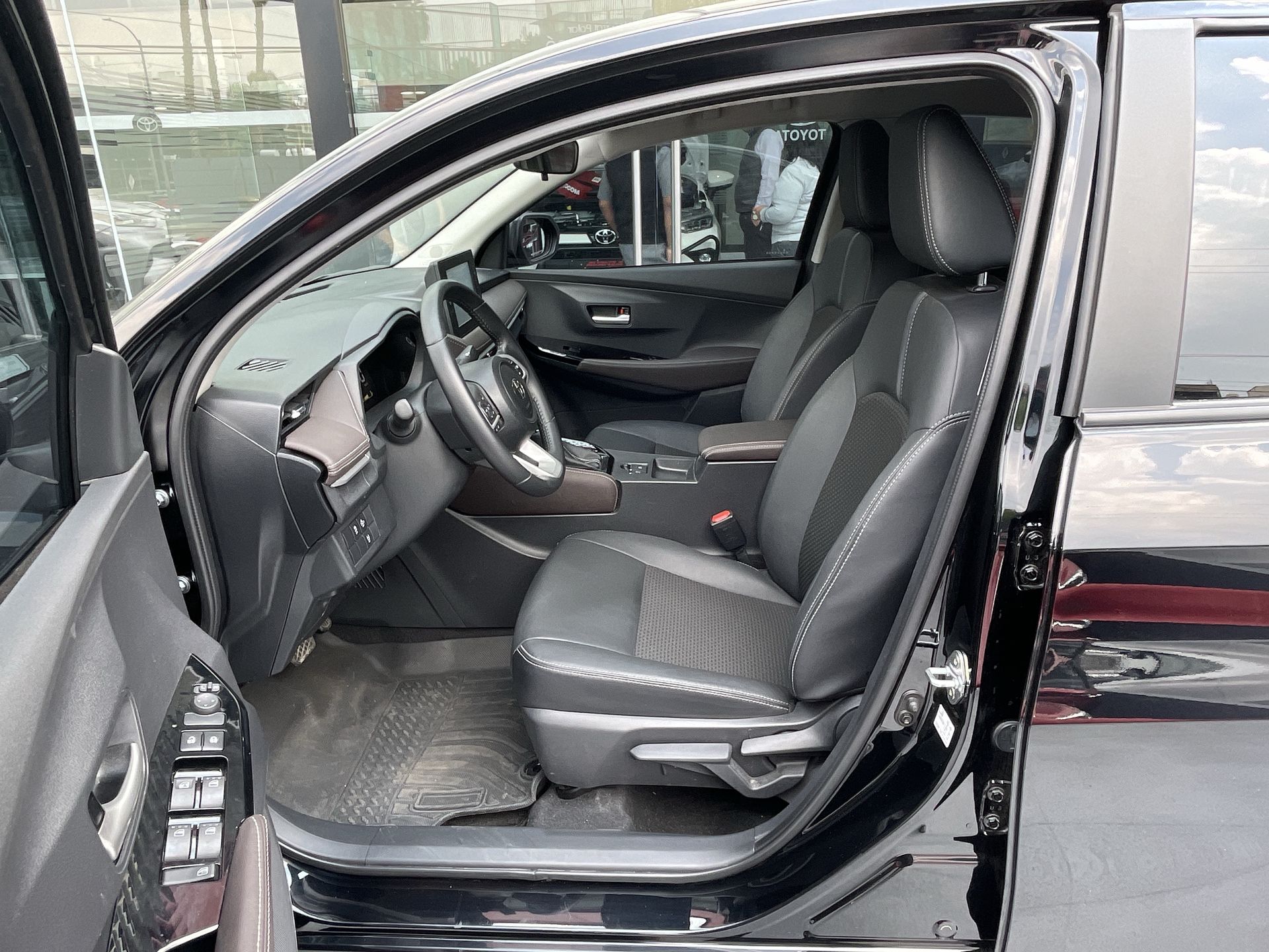 2024 Toyota YARIS S HI CVT