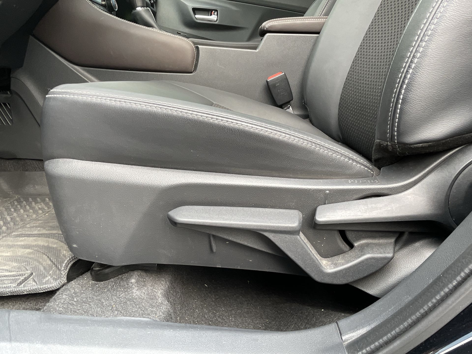 2024 Toyota YARIS S HI CVT