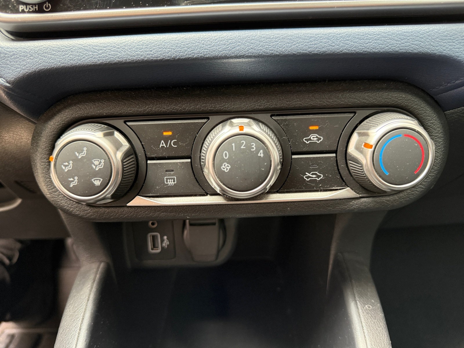 2025 Nissan VERSA ADVANCE MT 25