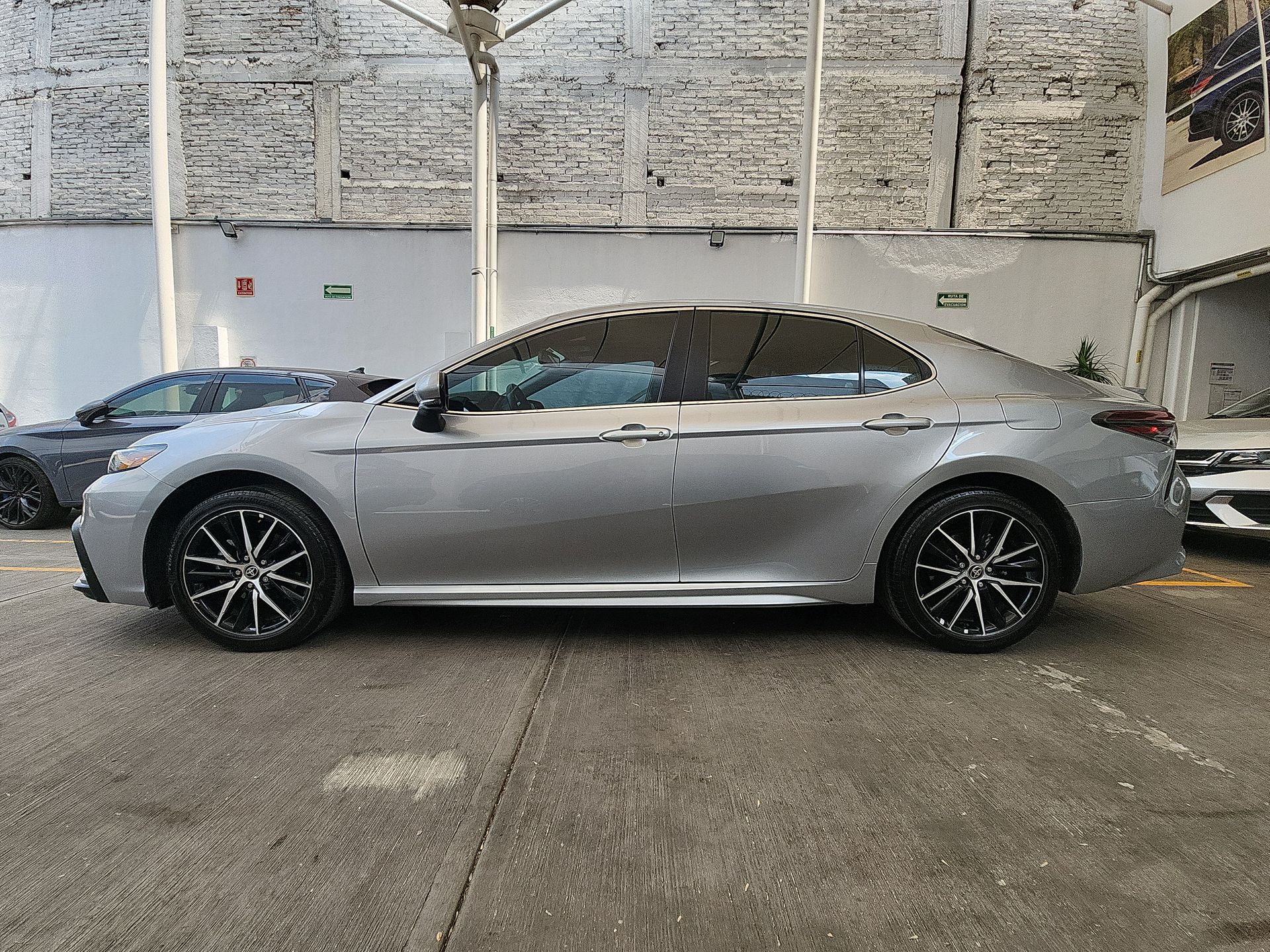 2024 Toyota CAMRY SE HEV