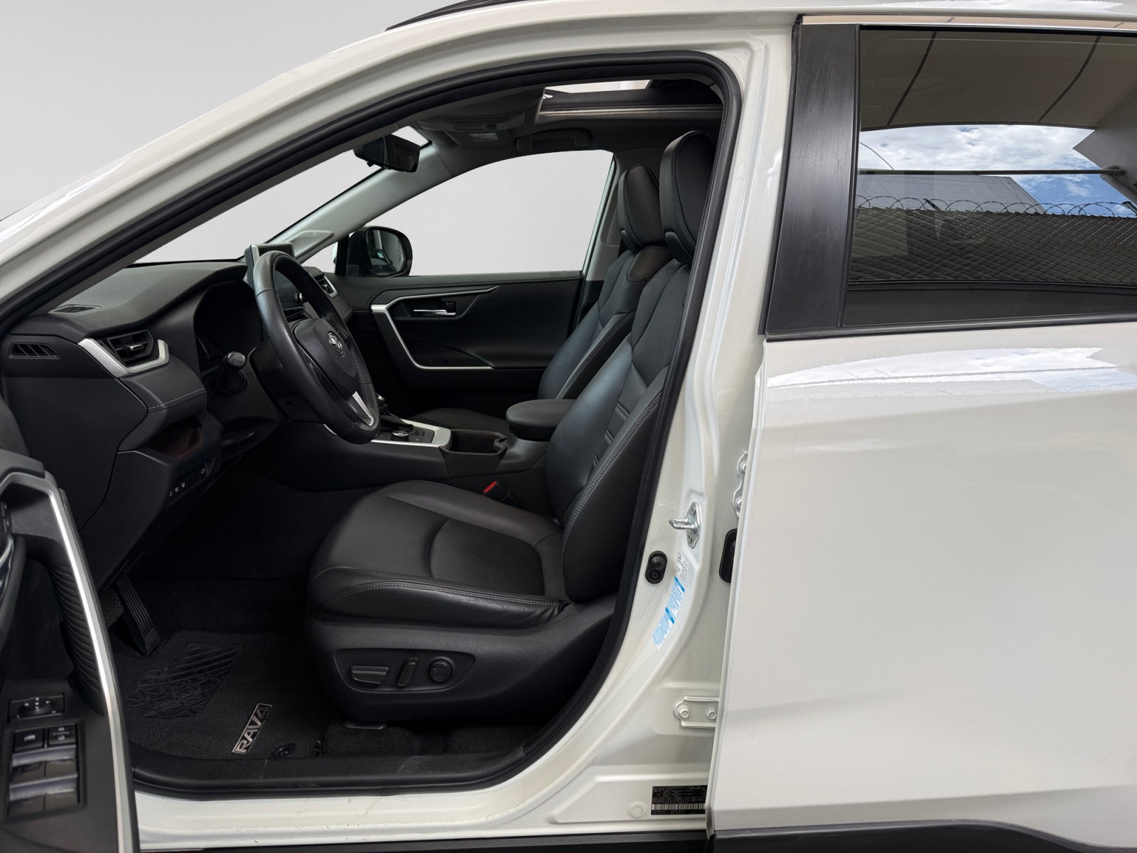 2022 Toyota RAV4 LIMITED HV