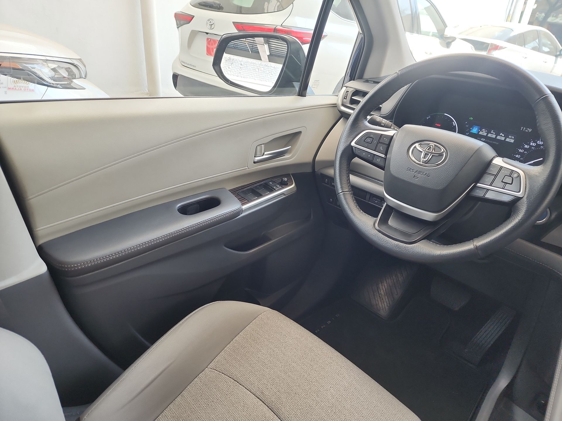 2024 Toyota SIENNA XLE