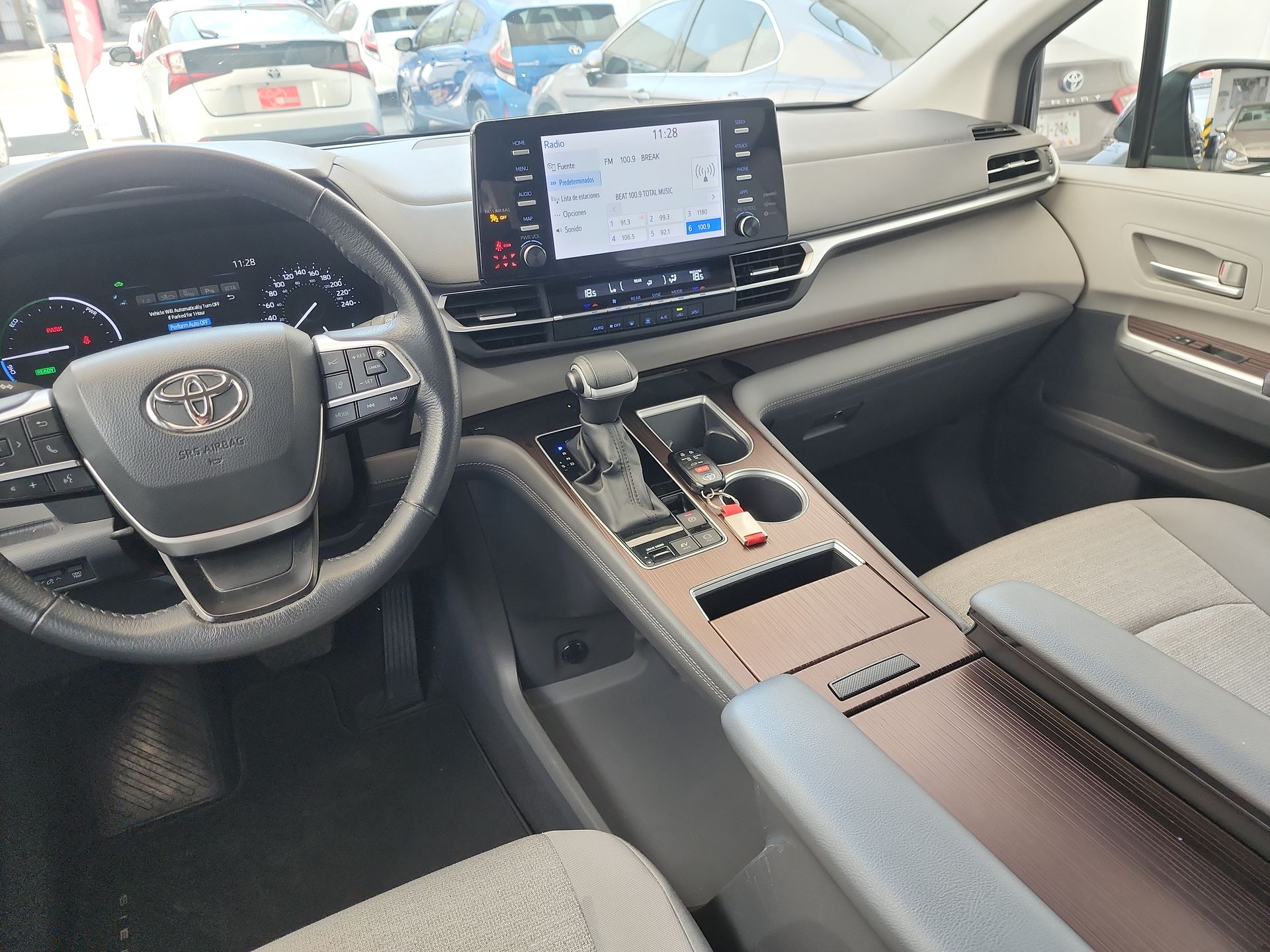 2024 Toyota SIENNA XLE