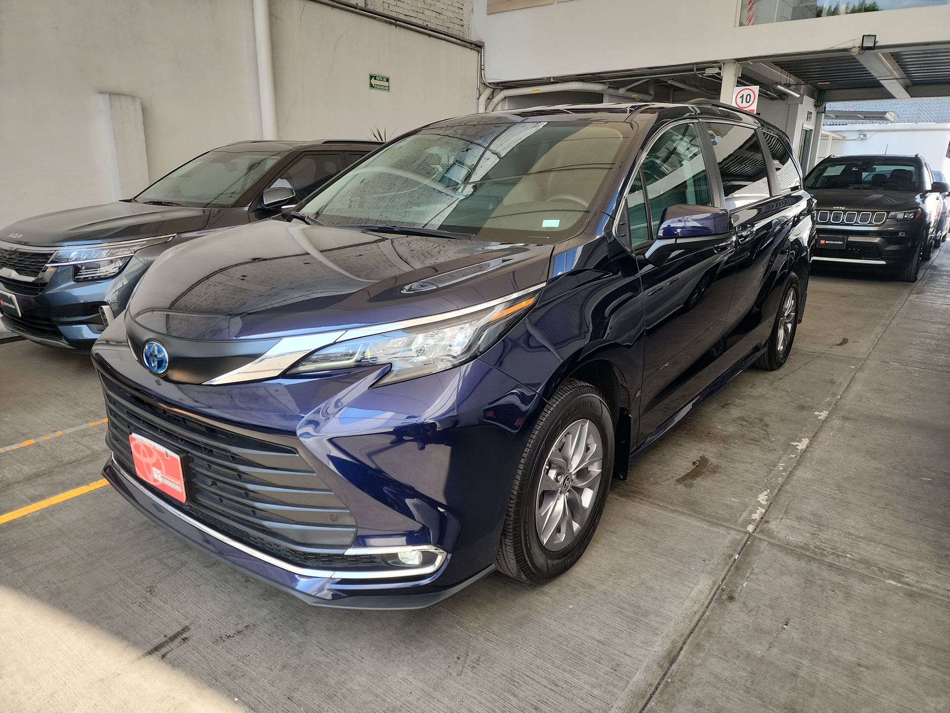 2024 Toyota SIENNA XLE