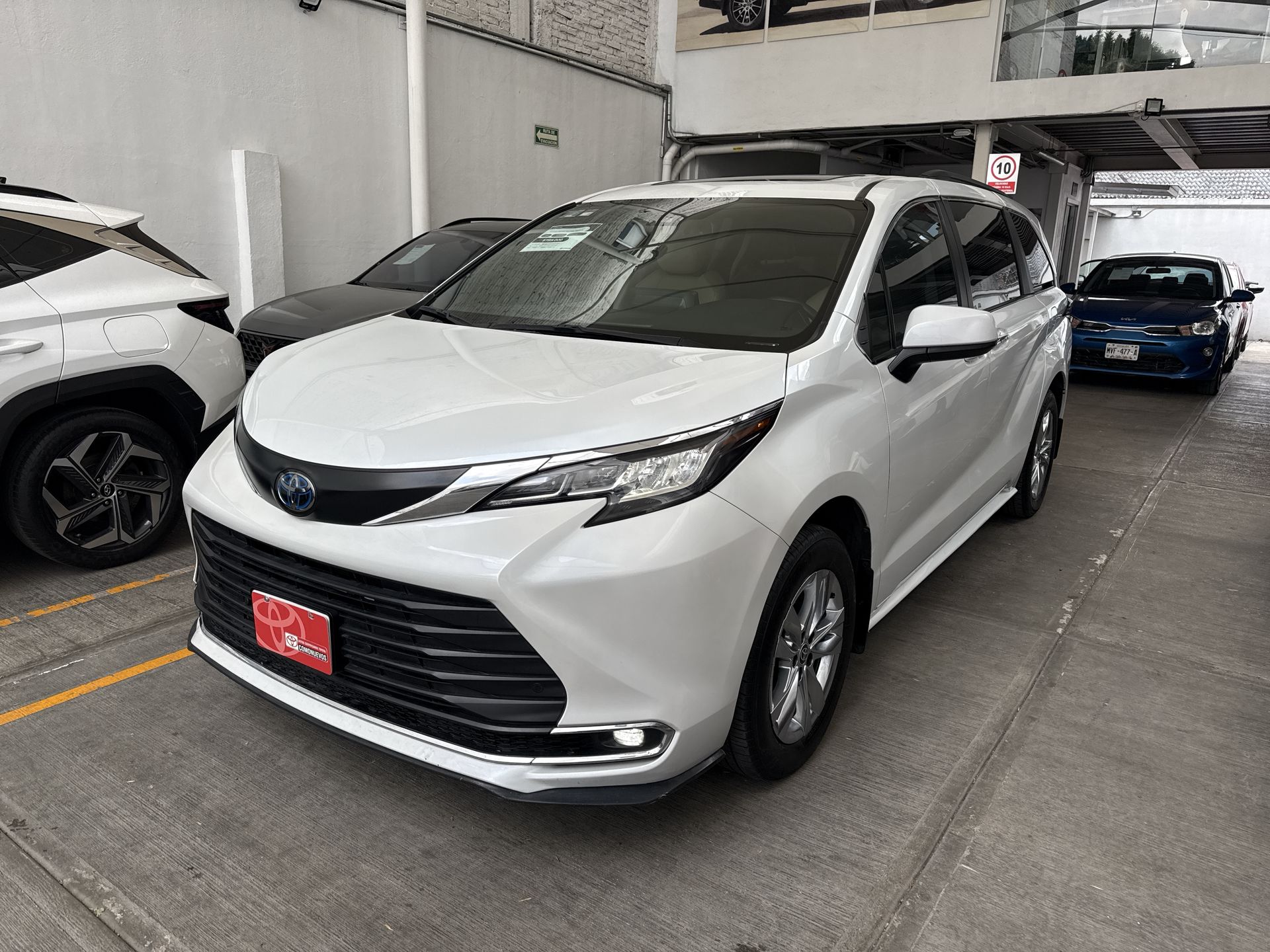 2023 Toyota SIENNA XLE PIEL