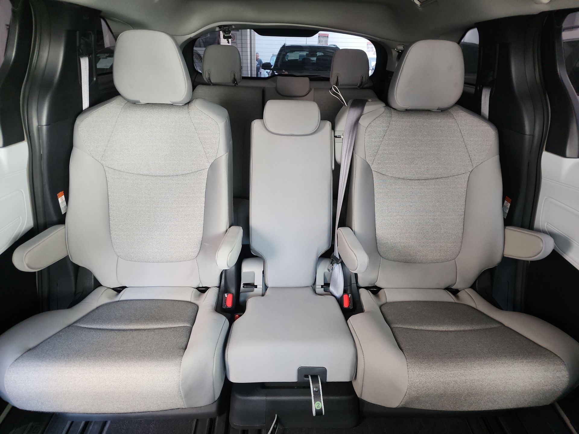 2025 Toyota SIENNA LE HEV